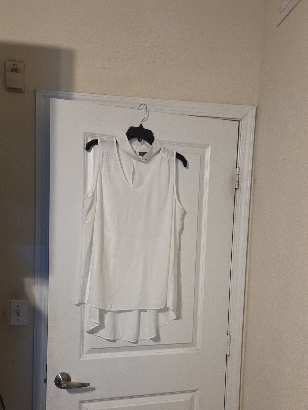 Vince Camuto White Sleeveless Keyhole High-Low Top